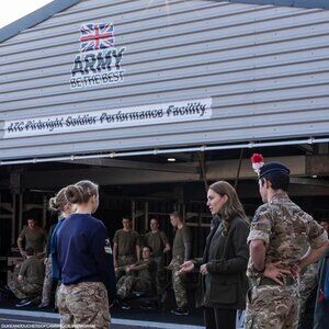 Holland Cooper COUNTRY KNIT SWEATER FOREST MARL SZ SMALL ASO KATE MIDDLETON